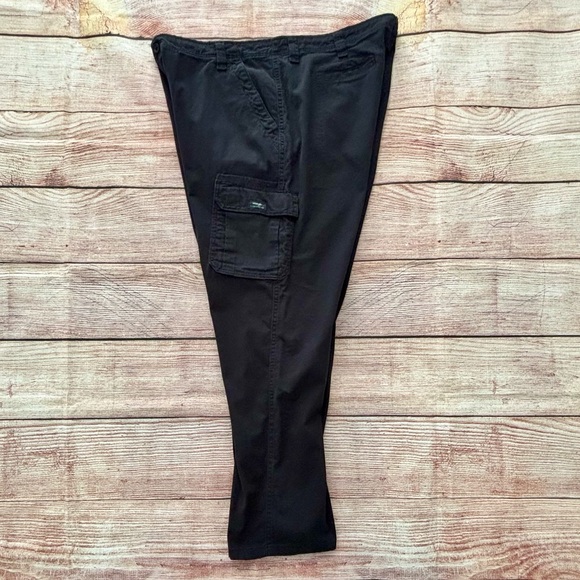 Wrangler • Premium Relaxed Fit Flex Black Cargo Pants, Men's Size 42 x 30 - Picture 13 of 16